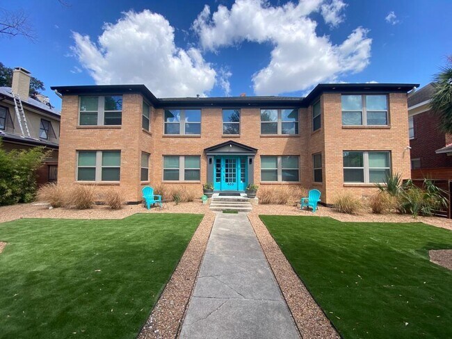403 Avondale St in Houston, TX - Building Photo - Building Photo