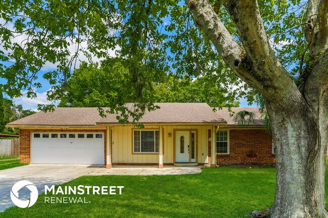 property at 2412 Stonehaven Ct W