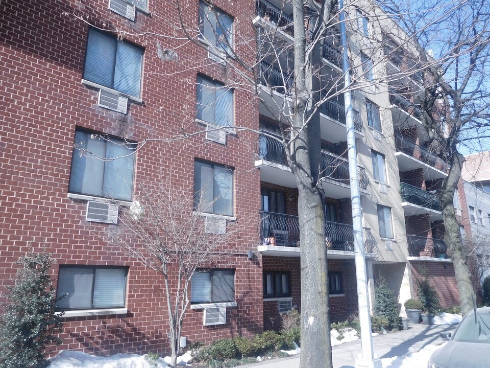 32-08 Union St in Queens, NY - Building Photo