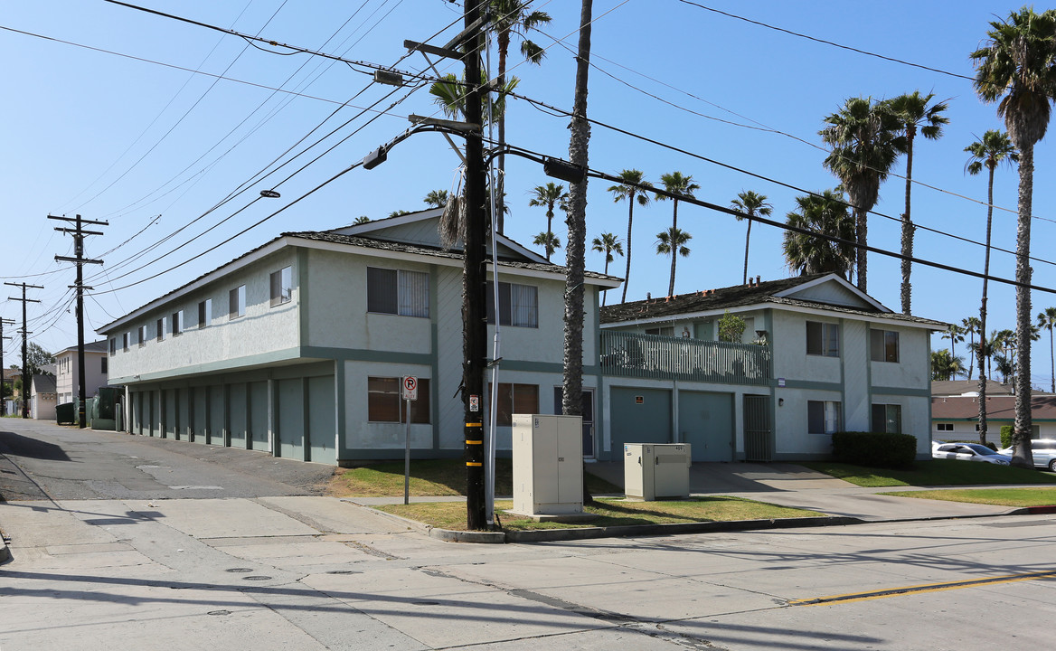 Sea Shores Condominiums in Oceanside, CA - Building Photo