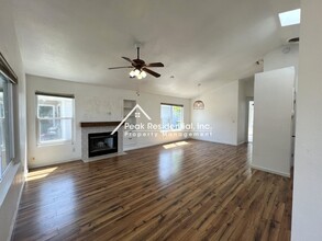 6817 Alamar Way in Elk Grove, CA - Building Photo - Building Photo