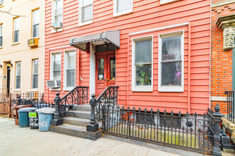 157 DuPont St in Brooklyn, NY - Building Photo - Building Photo