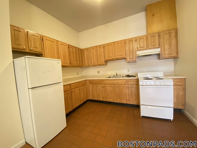 81 Essex St, Unit 22 in Boston, MA - Foto de edificio - Building Photo