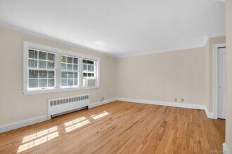 590 Bedford Rd in Pleasantville, NY - Building Photo - Building Photo