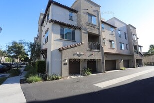 535 S Motif St in Anaheim, CA - Building Photo