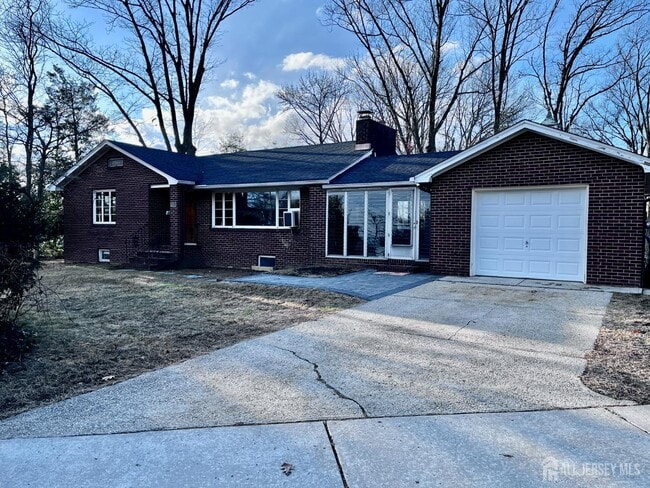 123 McCutcheon Ave in Sayreville, NJ - Building Photo - Building Photo