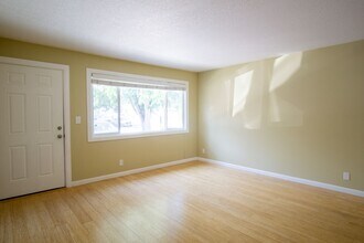 7558 N Ida Ave in Portland, OR - Building Photo - Building Photo