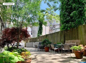 22 Cornelia St in New York, NY - Building Photo - Building Photo
