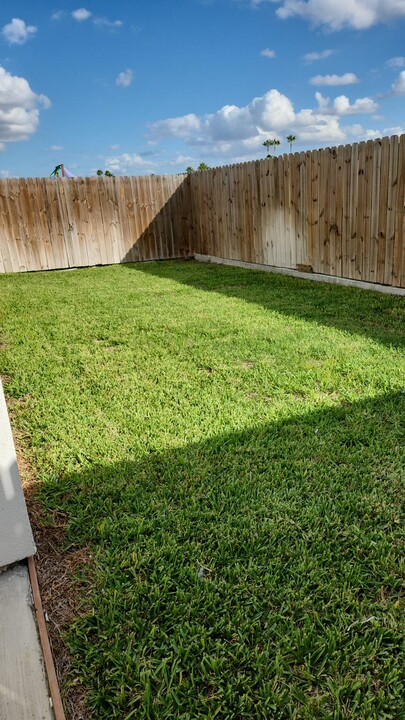 1005 W Smith Dr, Unit 2 in Pharr, TX - Building Photo
