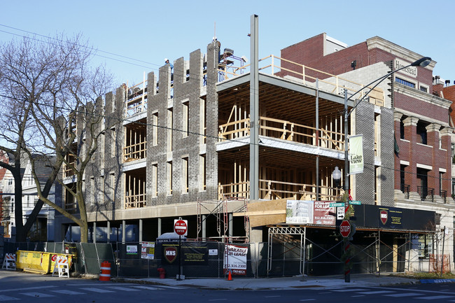 Southport Gateway Apartments in Chicago, IL - Building Photo - Building Photo