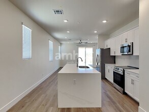 530 Sacred Lotus Pl in Henderson, NV - Building Photo - Building Photo