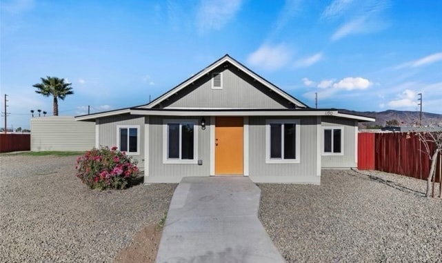 property at 1190 S San Jacinto Ave