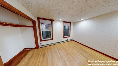 5 Oswald St, Unit 1 in Boston, MA - Building Photo - Building Photo
