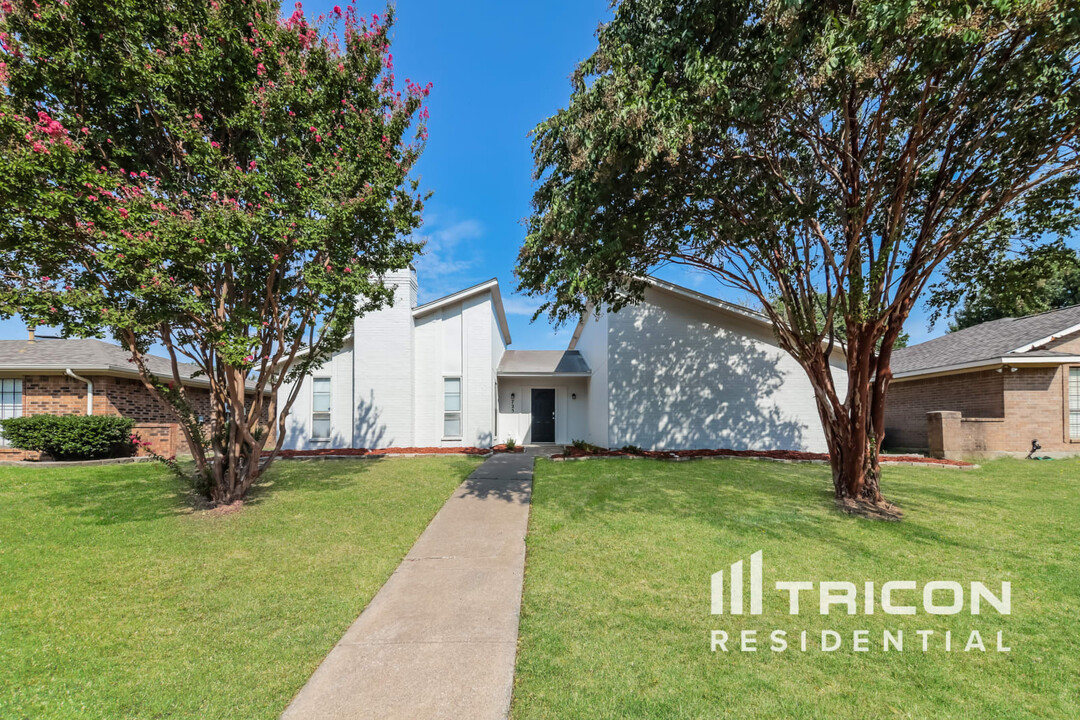 725 Villa Ridge Dr in Garland, TX - Building Photo