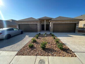 10015 Westover Bluff in San Antonio, TX - Building Photo - Building Photo