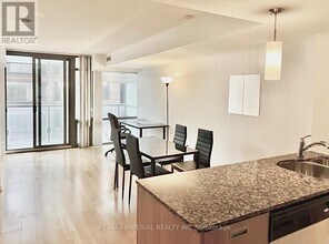 38 Grenville St in Toronto, ON - Building Photo - Building Photo