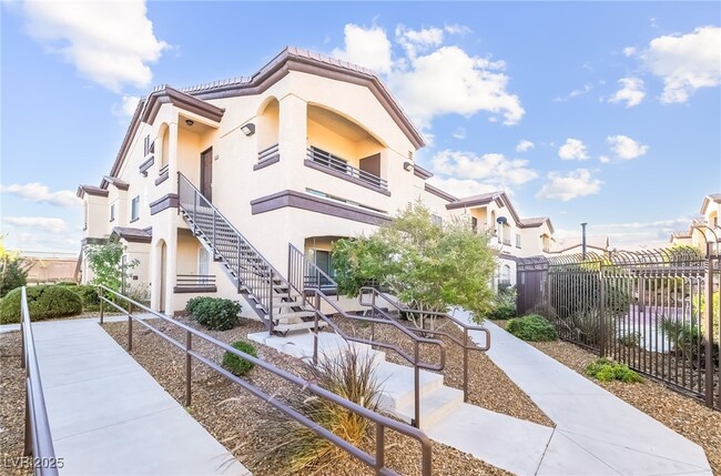 2291 W Horizon Ridge Pkwy in Henderson, NV - Building Photo - Building Photo