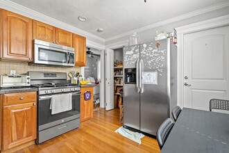 718 E 2nd St, Unit 3 in Boston, MA - Building Photo - Building Photo