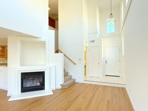 7048 Briza Loop in San Ramon, CA - Building Photo - Building Photo