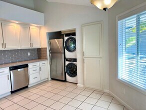 2076 Stonefield Ln in Santa Rosa, CA - Building Photo - Building Photo