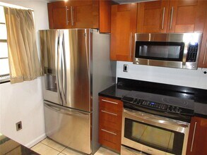 10835 SW 112th Ave in Miami, FL - Building Photo - Building Photo