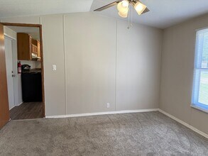 547 Canterbury Ct in Timmonsville, SC - Building Photo - Building Photo