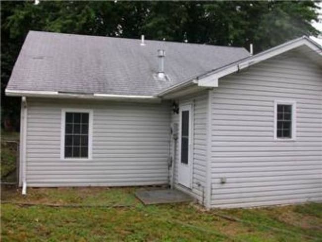 106 N Huttig Ave in Independence, MO - Building Photo - Building Photo