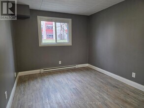 8800 Willoughby Dr in Niagara Falls, ON - Building Photo - Building Photo