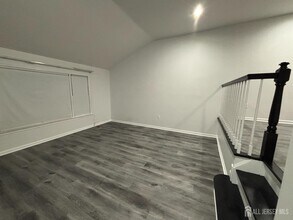 21 Teaberry Dr in Edison, NJ - Building Photo - Building Photo