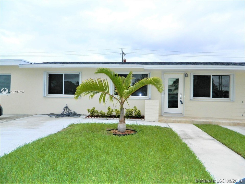 4600 SW 93rd Ct in Miami, FL - Building Photo