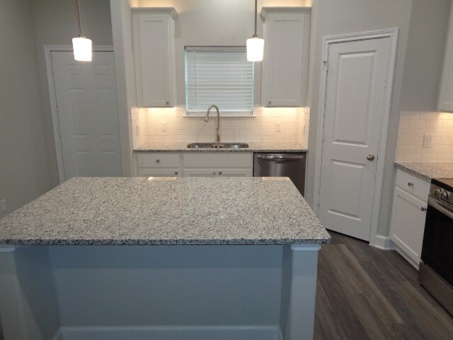 402 Cherokee Dr in Montgomery, TX - Building Photo - Building Photo