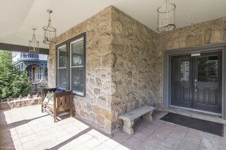 125 Windsor Ave, Unit First Floor in Narberth, PA - Foto de edificio - Building Photo