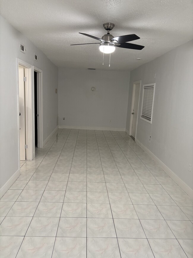 4345 NW 200th St in Miami Gardens, FL - Building Photo - Building Photo