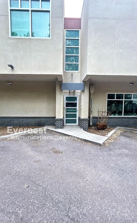 1621 W Colorado Ave in Colorado Springs, CO - Building Photo