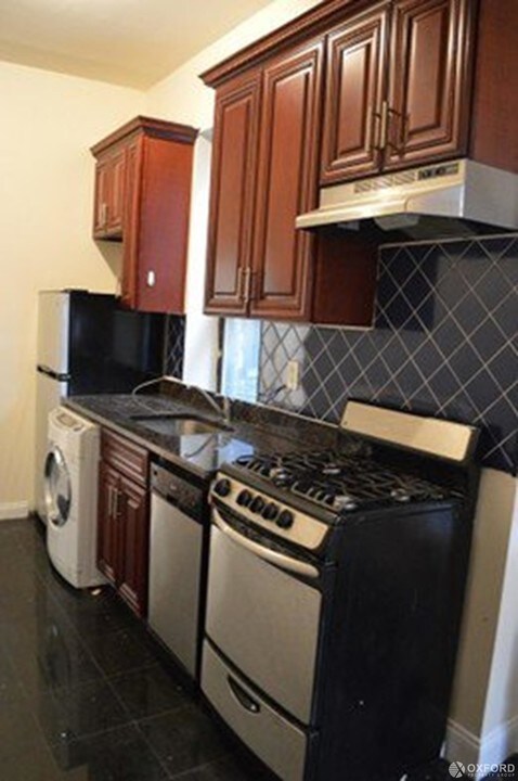 205 W 109th St-Unit -3-E in New York, NY - Building Photo