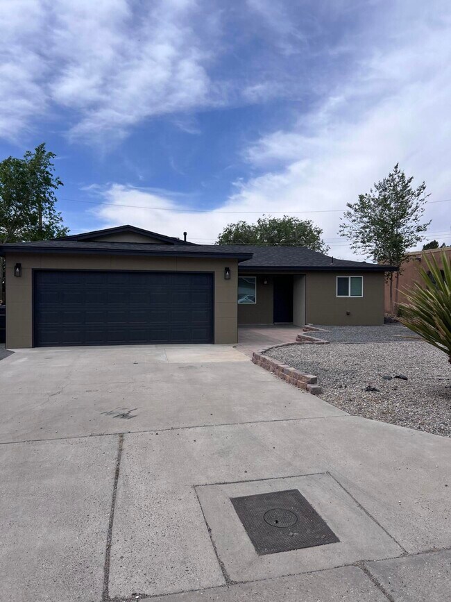 905 La Charles Dr NE in Albuquerque, NM - Building Photo - Building Photo
