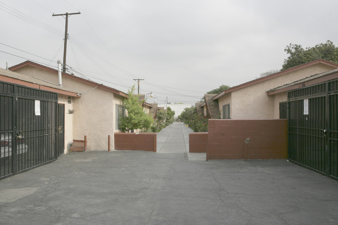 4411-4417 3/4 Elizabeth S in Cudahy, CA - Building Photo