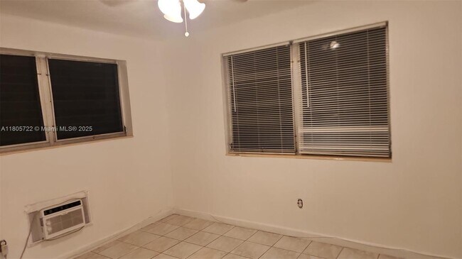 16031 NE 18th Pl in North Miami Beach, FL - Building Photo - Building Photo