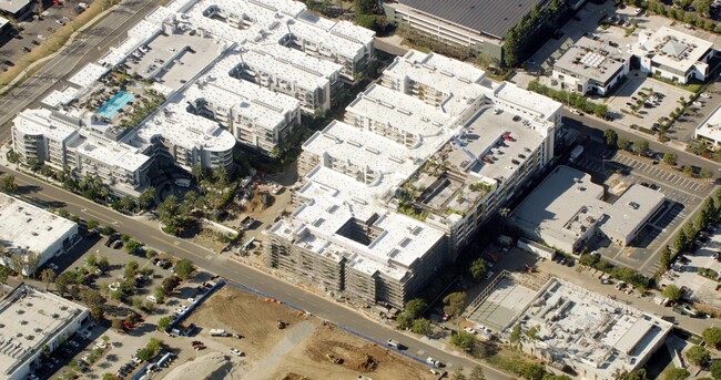 Elements - Wood Building in Irvine, CA - Foto de edificio - Primary Photo