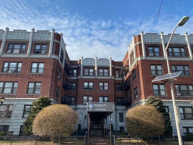 The Heritage in East Orange, NJ - Foto de edificio - Building Photo