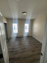 151 Pilgrim Ave, Unit 2 in Worcester, MA - Foto de edificio - Building Photo