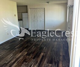 320NEC, Unit A in College Place, WA - Foto de edificio - Building Photo