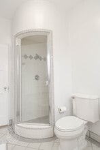 1069 S Holt Ave in Los Angeles, CA - Building Photo - Building Photo