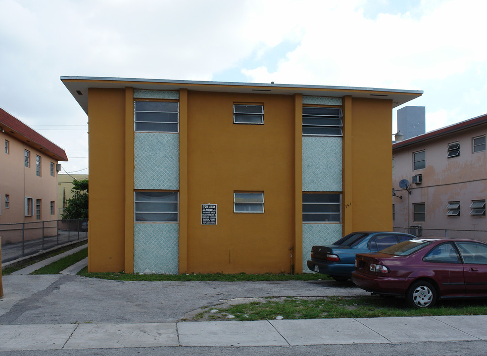 761 SW 9th St in Miami, FL - Building Photo