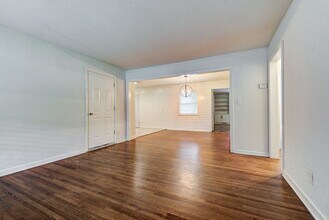 1723 Churchill Way in The Village, OK - Building Photo - Building Photo