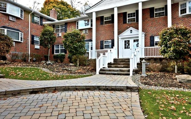 Tor View Village Apartments in Garnerville, NY - Foto de edificio - Building Photo