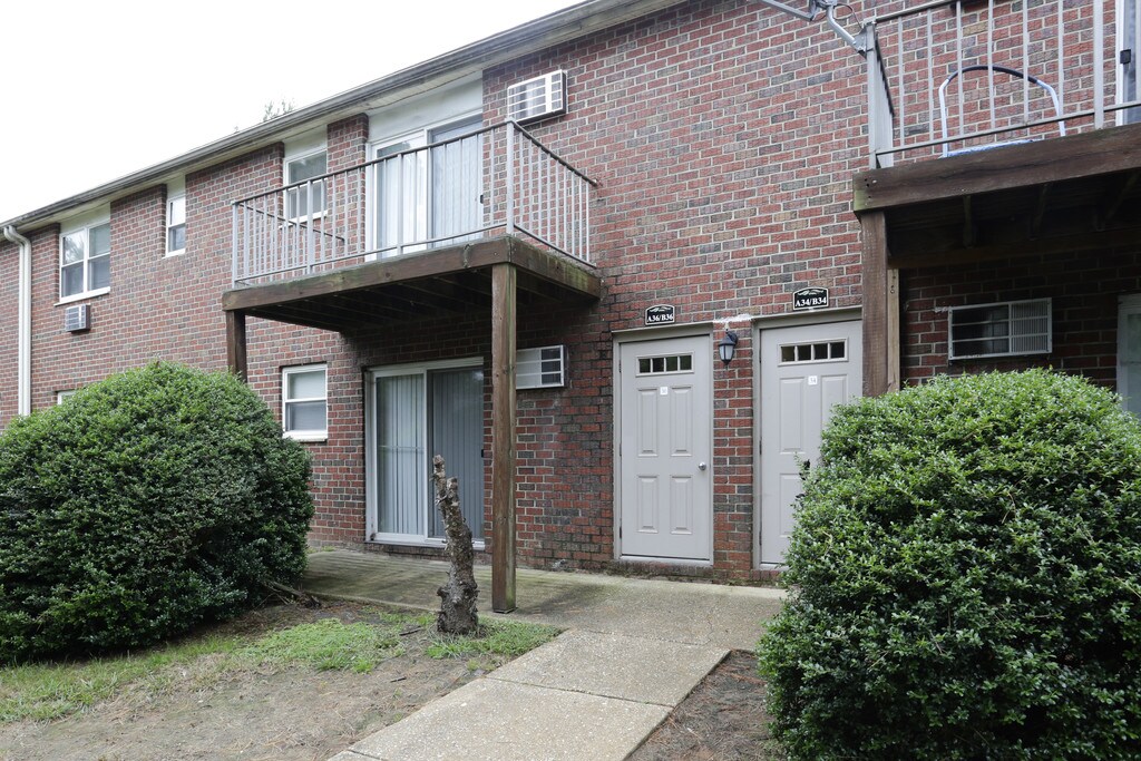 Pine Hill Apartments in Elkton, MD