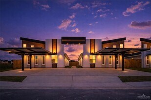 16 N Onyx Ave in Edinburg, TX - Building Photo