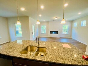 804 Dundee Wy in Cartersville, GA - Foto de edificio - Building Photo