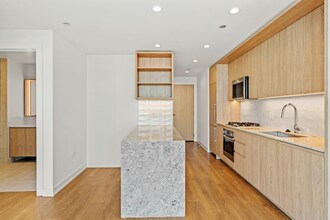 199 W Hill St in Chicago, IL - Building Photo - Building Photo